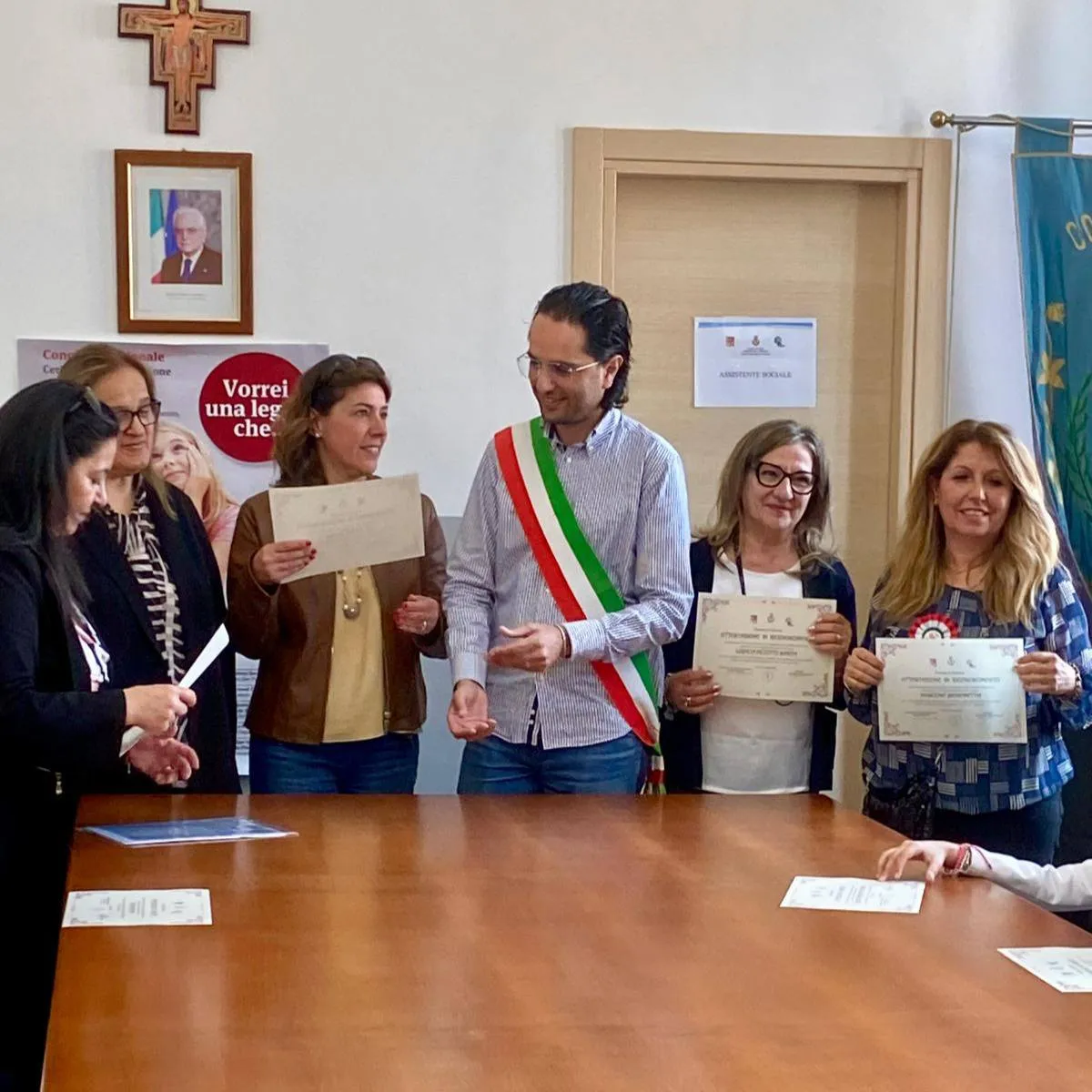 Comune di Caronia.Le insegnanti premiate