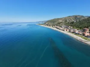 L'azzurro mare di Castel di Tusa